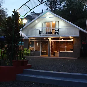 https://golden-munnar.kerala-hotels.net